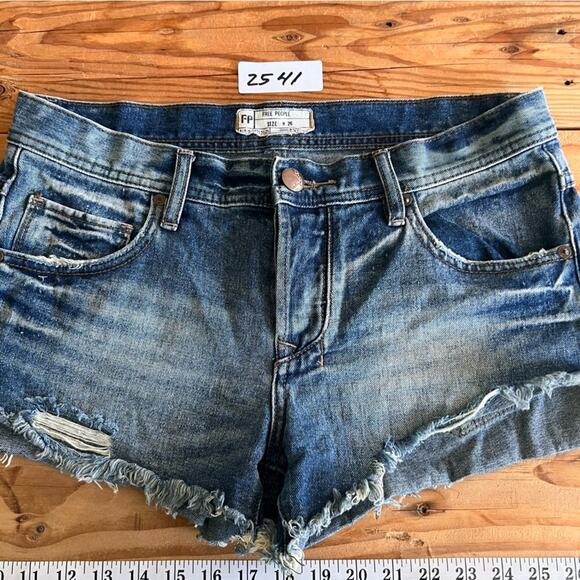 Free People Shorts Womens 26 Denim Cutoff Button Fly Summer Beach Vacation - Picture 7 of 14